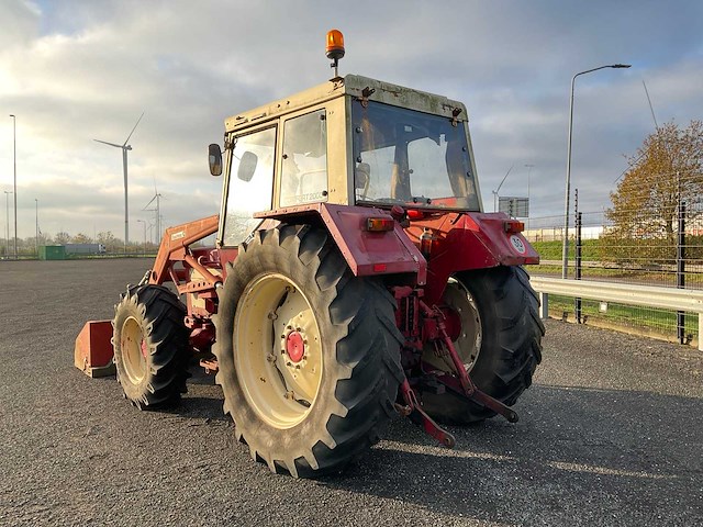 International 844as vierwielaangedreven landbouwtractor - afbeelding 4 van  38