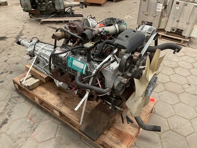 International b235 7,3liter dieselmotor - afbeelding 4 van  8