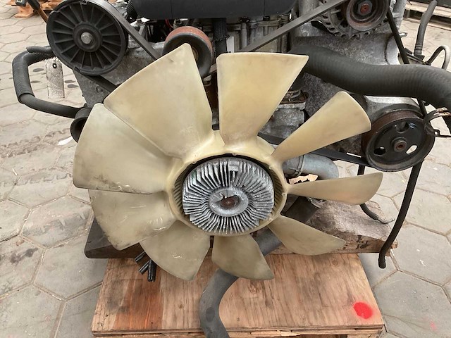 International b235 7,3liter dieselmotor - afbeelding 6 van  8