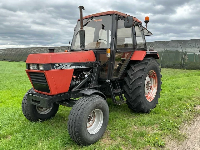 International case 1394 tweewielaangedreven landbouwtractor - afbeelding 1 van  43
