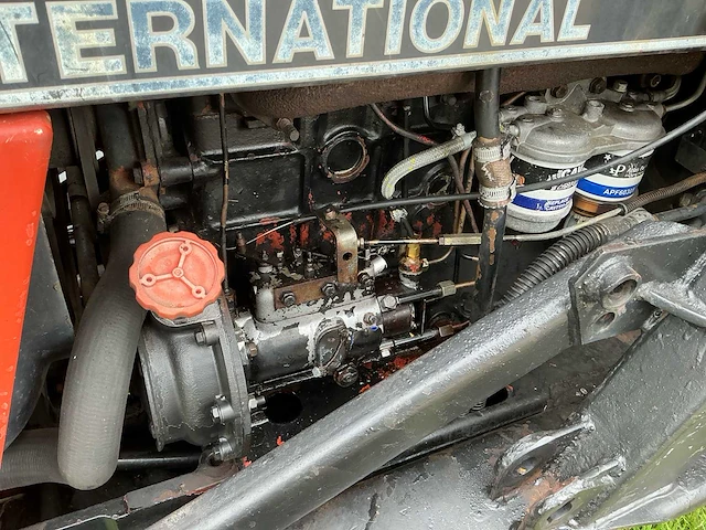International case 1394 tweewielaangedreven landbouwtractor - afbeelding 28 van  43