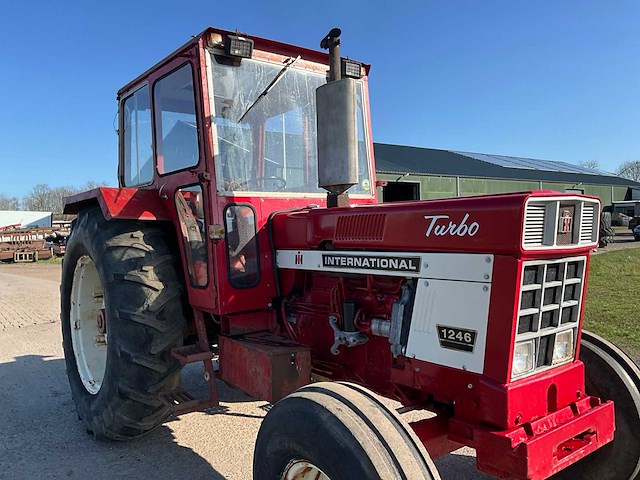 International harvester 1246 turbo tweewielaangedreven landbouwtractor - afbeelding 3 van  36