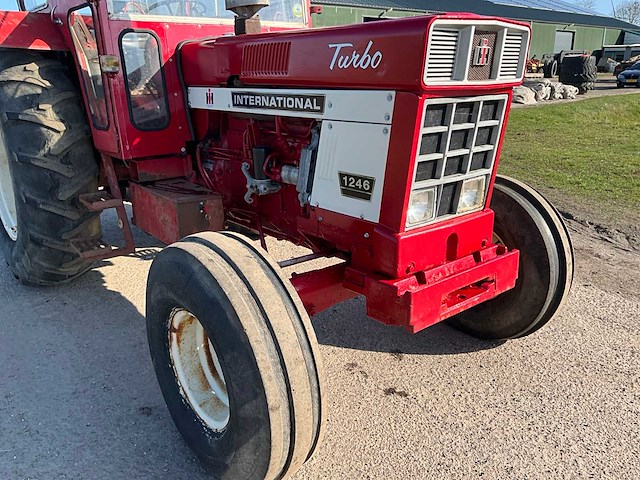 International harvester 1246 turbo tweewielaangedreven landbouwtractor - afbeelding 4 van  36