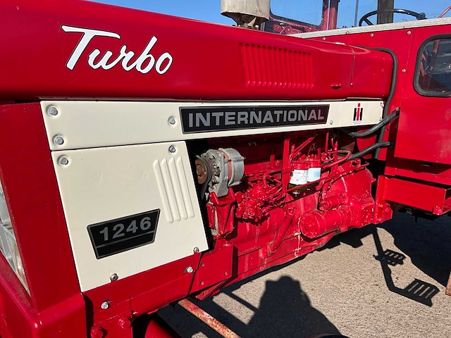 International harvester 1246 turbo tweewielaangedreven landbouwtractor - afbeelding 6 van  36