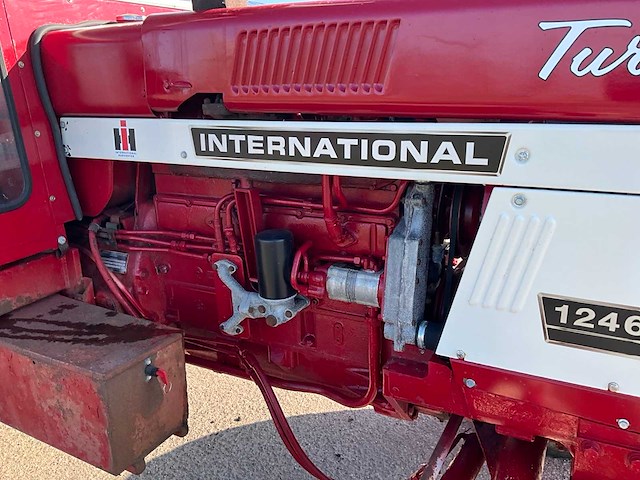 International harvester 1246 turbo tweewielaangedreven landbouwtractor - afbeelding 8 van  36