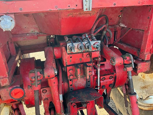 International harvester 1246 turbo tweewielaangedreven landbouwtractor - afbeelding 15 van  36