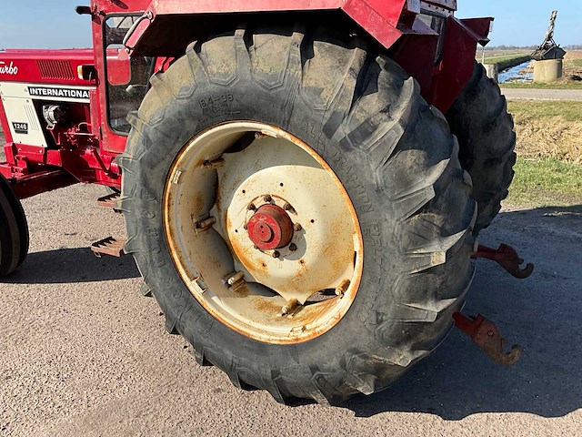 International harvester 1246 turbo tweewielaangedreven landbouwtractor - afbeelding 16 van  36