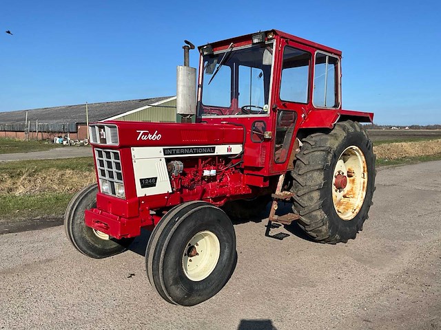 International harvester 1246 turbo tweewielaangedreven landbouwtractor - afbeelding 12 van  36