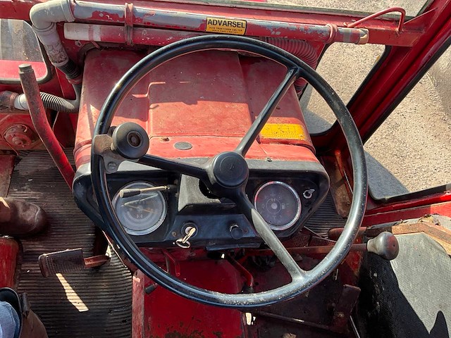 International harvester 1246 turbo tweewielaangedreven landbouwtractor - afbeelding 24 van  36