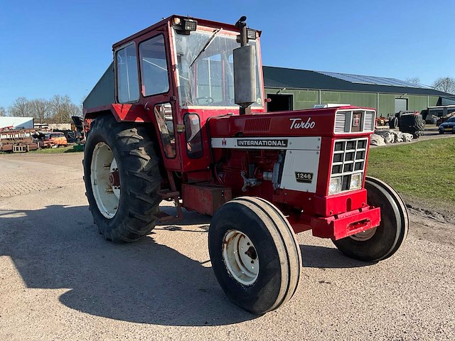 International harvester 1246 turbo tweewielaangedreven landbouwtractor - afbeelding 31 van  36