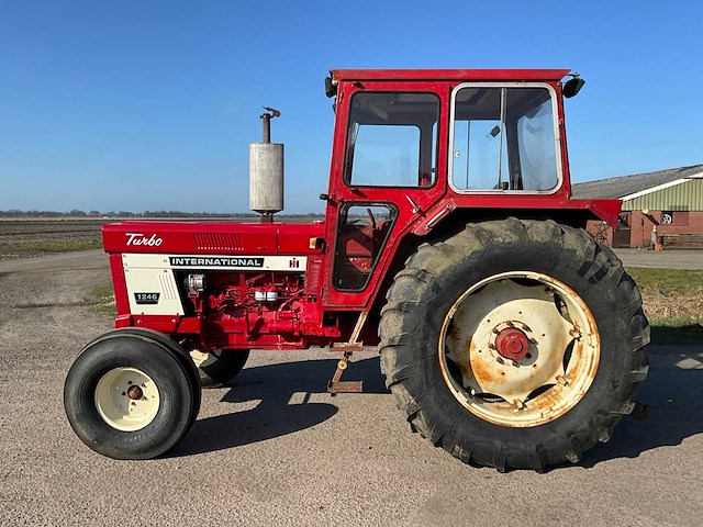International harvester 1246 turbo tweewielaangedreven landbouwtractor - afbeelding 36 van  36