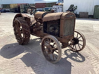 International harvester oldtimer tractor - afbeelding 5 van  9