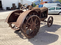 International harvester oldtimer tractor - afbeelding 6 van  9