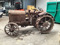 International harvester oldtimer tractor - afbeelding 24 van  25
