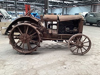 International harvester oldtimer tractor - afbeelding 25 van  25