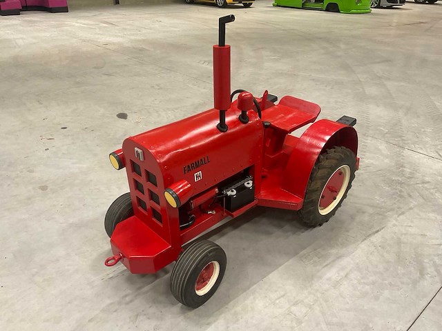 International kunstwerk oldtimer tractor - afbeelding 1 van  17