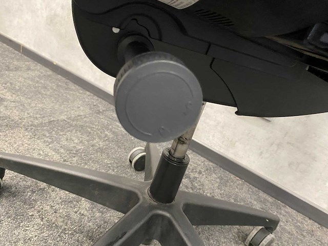 Interstuhl - ergonomische bureaustoel zwart - afbeelding 9 van  9