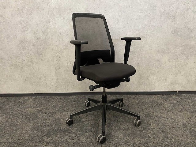 Interstuhl - ergonomische bureaustoel zwart - afbeelding 1 van  5