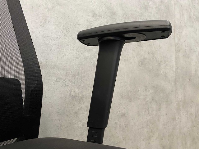 Interstuhl - ergonomische bureaustoel zwart - afbeelding 4 van  5