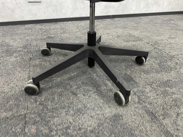 Interstuhl movy - ergonomische bureaustoel zwart - afbeelding 3 van  19