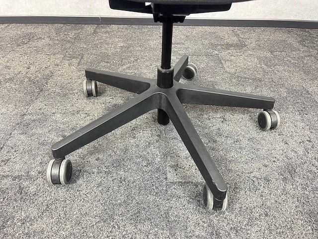 Interstuhl pureis3 - ergonomische bureaustoel - afbeelding 6 van  11