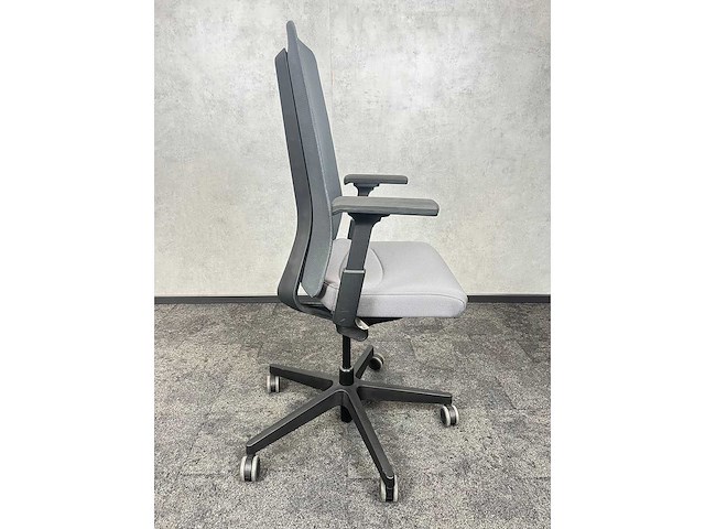 Interstuhl pureis3 - ergonomische bureaustoel - afbeelding 1 van  2