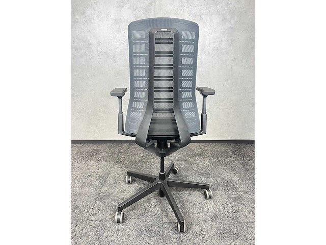 Interstuhl pureis3 - ergonomische bureaustoel - afbeelding 2 van  2