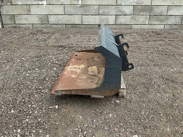Intertech riekbak 1600mm met inlegvel voorzetapparatuur - afbeelding 4 van  10
