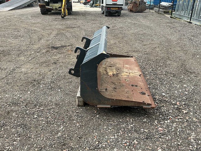 Intertech riekbak 1600mm met inlegvel voorzetapparatuur - afbeelding 9 van  12