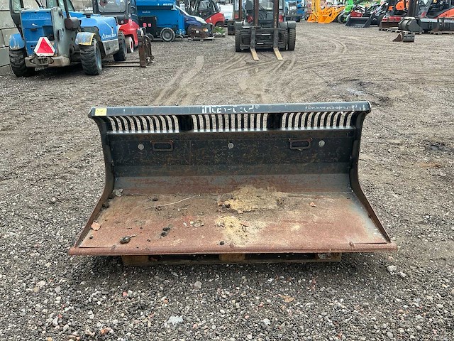 Intertech riekbak 1600mm met inlegvel voorzetapparatuur - afbeelding 11 van  12