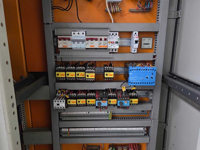 Intop - 1981 - cp - polijstfreesmachine - afbeelding 30 van  52