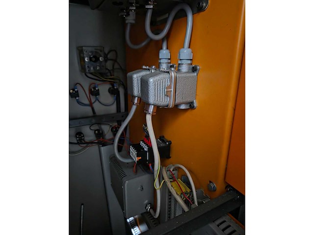 Intop - 1981 - cp - polijstfreesmachine - afbeelding 33 van  52