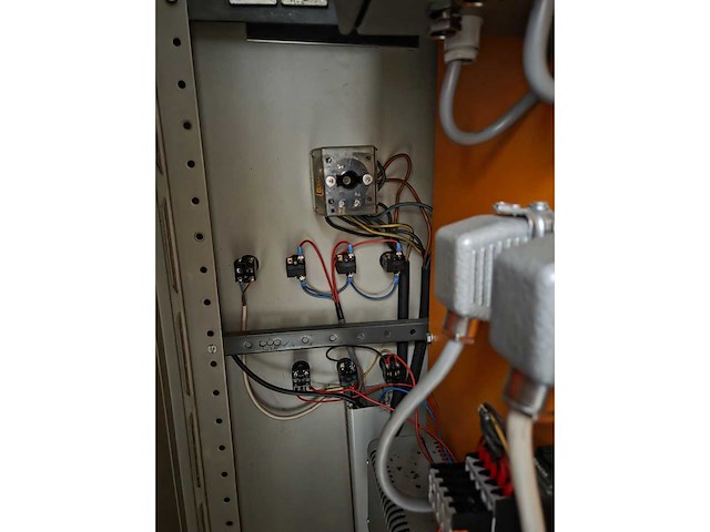 Intop - 1981 - cp - polijstfreesmachine - afbeelding 35 van  52