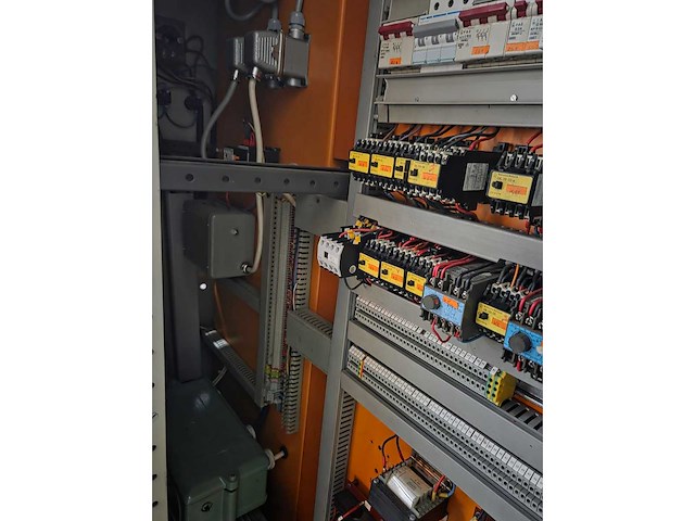Intop - 1981 - cp - polijstfreesmachine - afbeelding 41 van  52