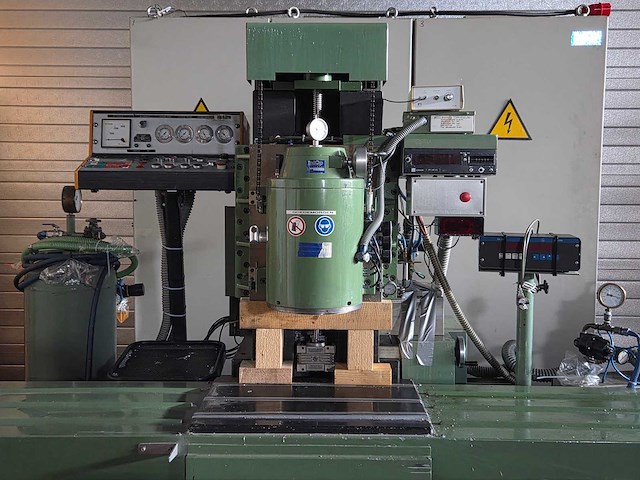Intop - 1981 - cp - polijstfreesmachine - afbeelding 4 van  52