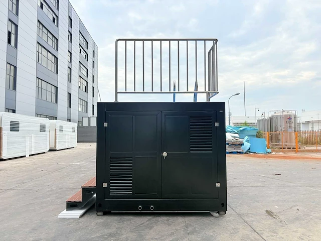 Intorelax 12 m (40 ft) container zwembad met ramen - afbeelding 1 van  1