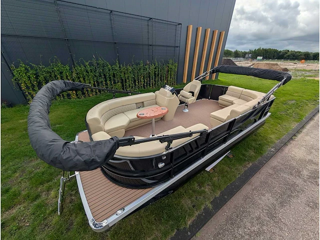 Intorelax boats 5,8x2,3 m 8/12 persoons boot consoleboot / pontonboot - afbeelding 2 van  97