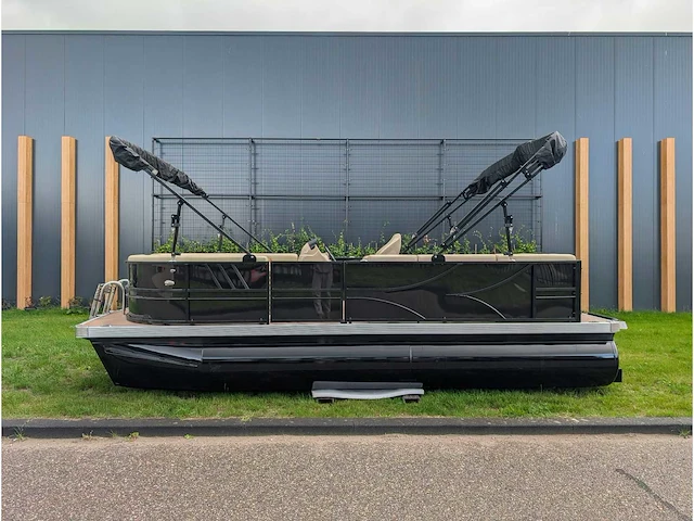 Intorelax boats 5,8x2,3 m 8/12 persoons boot consoleboot / pontonboot - afbeelding 41 van  97