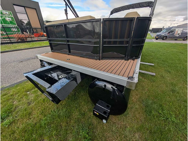 Intorelax boats 5,8x2,3 m 8/12 persoons boot consoleboot / pontonboot - afbeelding 49 van  97