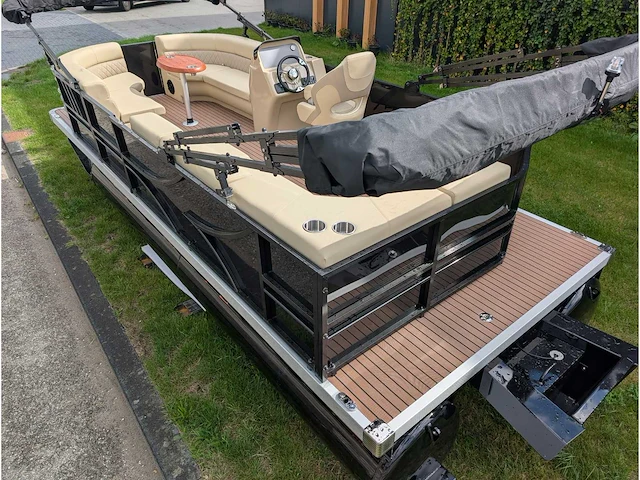 Intorelax boats 5,8x2,3 m 8/12 persoons boot consoleboot / pontonboot - afbeelding 67 van  97