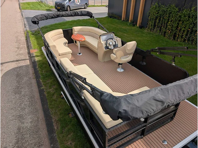 Intorelax boats 5,8x2,3 m 8/12 persoons boot consoleboot / pontonboot - afbeelding 78 van  97