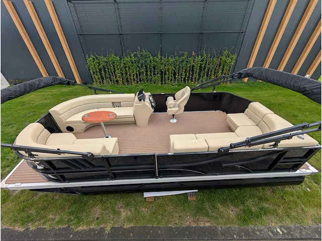 Intorelax boats 5,8x2,3 m 8/12 persoons boot consoleboot / pontonboot - afbeelding 3 van  98