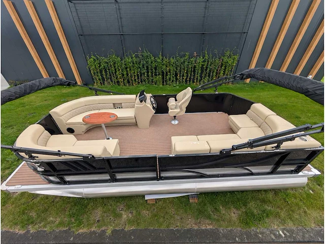 Intorelax boats 5,8x2,3 m 8/12 persoons boot consoleboot / pontonboot - afbeelding 72 van  103