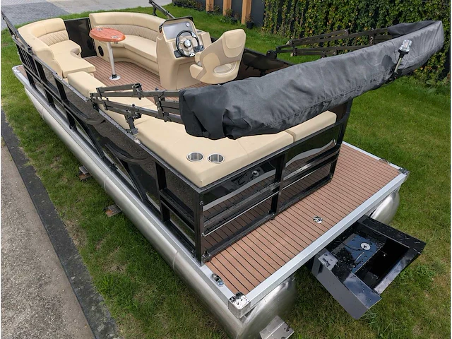Intorelax boats 5,8x2,3 m 8/12 persoons boot consoleboot / pontonboot - afbeelding 79 van  103