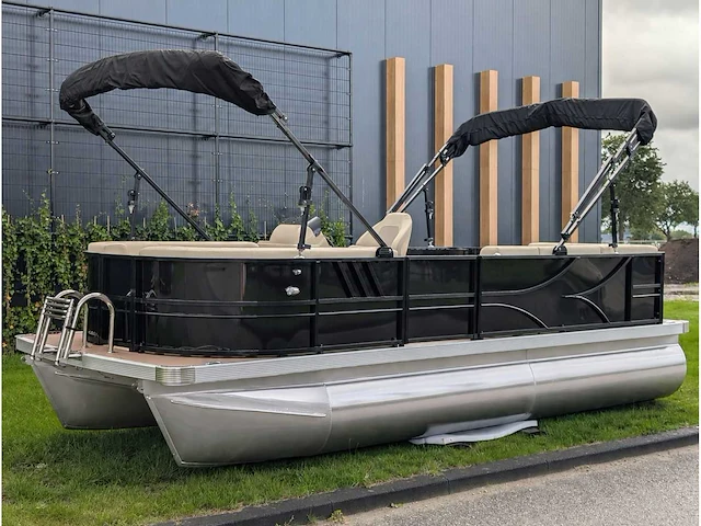 Intorelax boats 5,8x2,3 m 8/12 persoons boot consoleboot / pontonboot - afbeelding 1 van  103