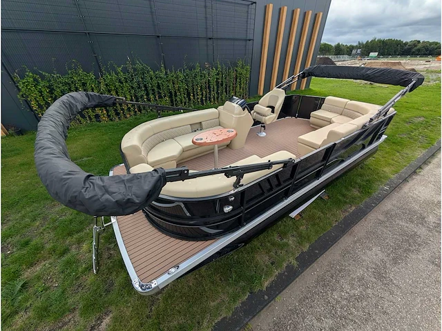 Intorelax boats 5,8x2,3 m 8/12 persoons boot consoleboot / pontonboot - afbeelding 3 van  83