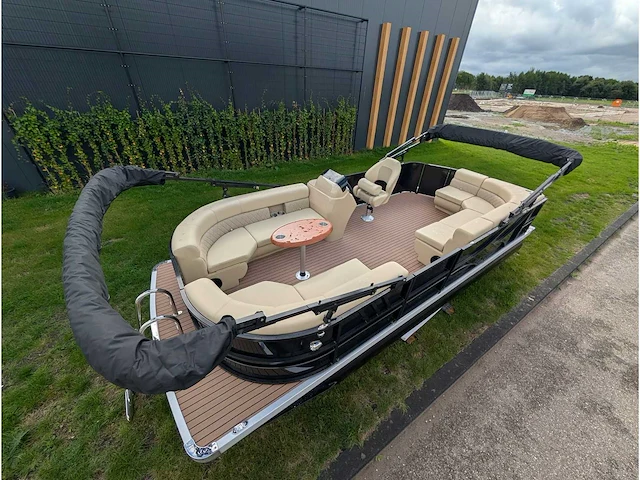 Intorelax boats 5,8x2,3 m 8/12 persoons boot consoleboot / pontonboot - afbeelding 4 van  83