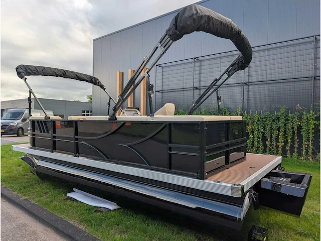 Intorelax boats 5,8x2,3 m 8/12 persoons boot consoleboot / pontonboot - afbeelding 18 van  83