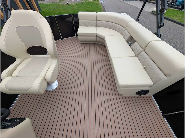 Intorelax boats 5,8x2,3 m 8/12 persoons boot consoleboot / pontonboot - afbeelding 39 van  73