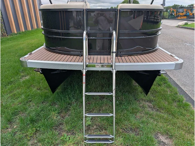Intorelax boats 5,8x2,3 m 8/12 persoons boot consoleboot / pontonboot - afbeelding 51 van  73